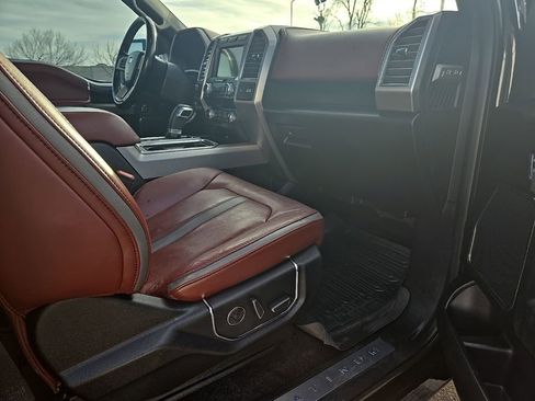 Used 2018 Ford F150 Platinum w/ Equipment Group 701A Luxury image 30