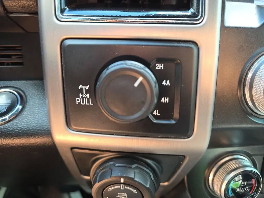 Used 2019 Ford F150 Platinum w/ Equipment Group 701A Luxury AWD/4WD image 31