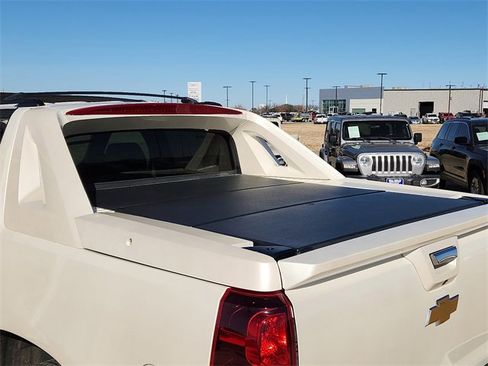 Used 2013 Chevrolet Avalanche LTZ image 8