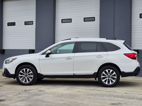 Used 2018 Subaru Outback 3.6R Touring w/ Popular Package #3 image 5