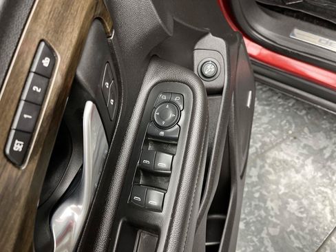 Used 2019 GMC Terrain Denali w/ Advanced Safety Package AWD/4WD image 9