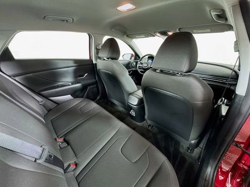 Certified 2024 Hyundai Elantra SEL image 31