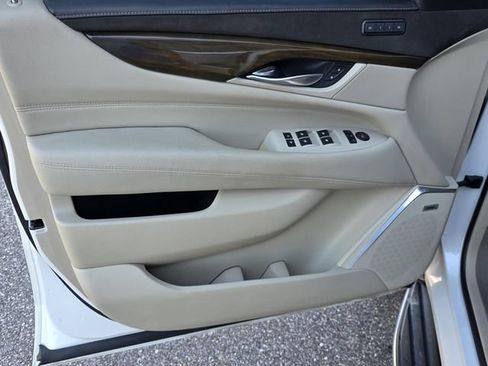 Used 2019 Cadillac Escalade Luxury RWD image 38
