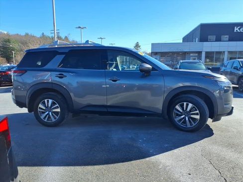 Certified 2024 Nissan Pathfinder SL w/ Black Appearance Package image 4