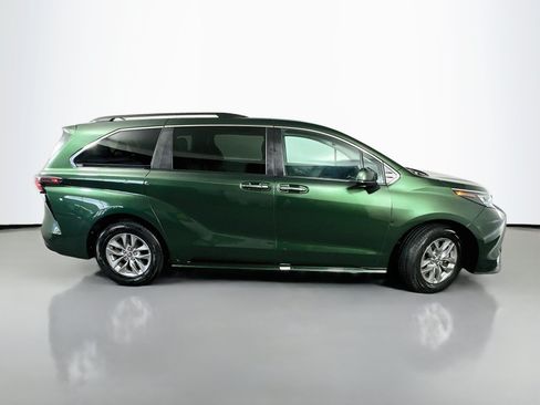 Certified 2024 Toyota Sienna XLE FWD image 8