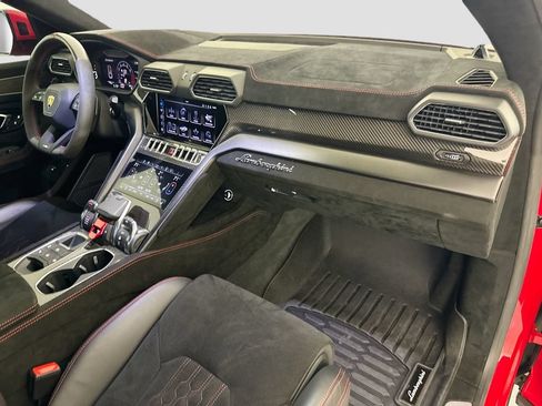 Used 2023 Lamborghini Urus Performante AWD/4WD image 32