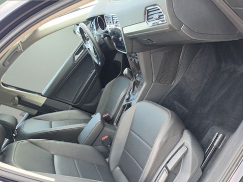 Used 2021 Volkswagen Tiguan SE w/ Panoramic Sunroof Package AWD/4WD image 24
