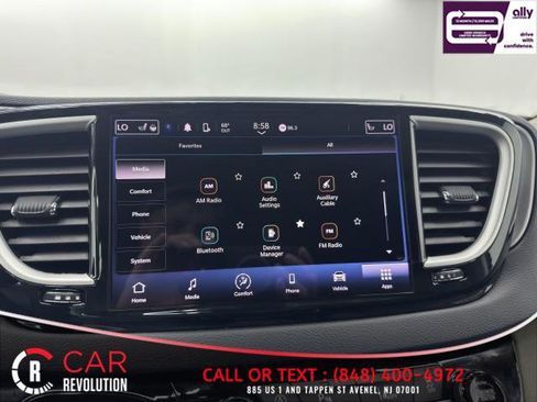 Used 2023 Chrysler Pacifica Touring-L FWD image 31