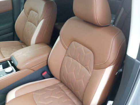 New 2026 Nissan Pathfinder Platinum AWD/4WD image 9