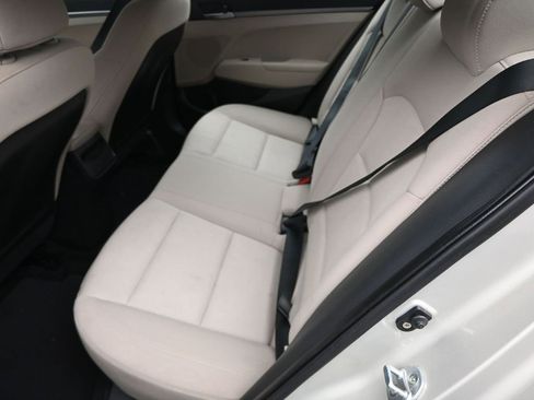 Used 2017 Hyundai Elantra SE w/ Cargo Package image 10