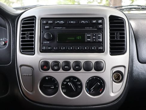 Used 2005 Ford Escape Limited AWD/4WD image 34