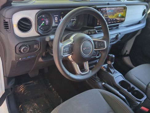 Used 2024 Jeep Wrangler Unlimited Sahara AWD/4WD image 10