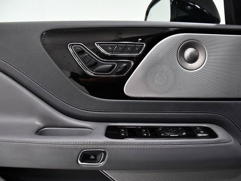 Used 2020 Lincoln Aviator Reserve w/ Equipment Group 202A image 17