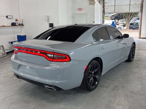 Used 2022 Dodge Charger SXT RWD image 3