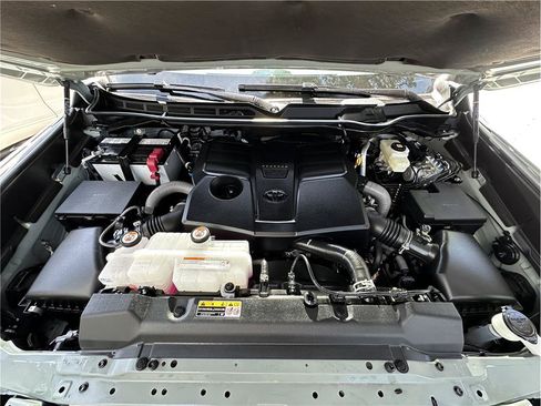 Used 2026 Toyota Tundra Limited AWD/4WD image 29