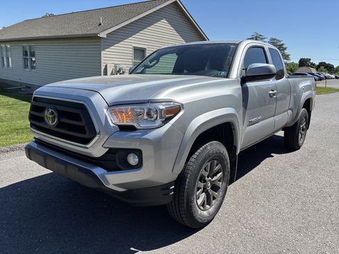 Used 2022 Toyota Tacoma SR5 w/ SR5 Appearance Package (SM) AWD/4WD image 7