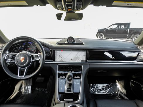 Used 2018 Porsche Panamera image 13