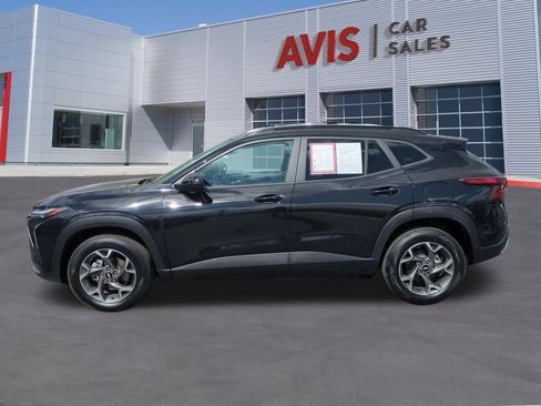 Used 2025 Chevrolet Trax LT w/ LT Convenience Package FWD image 10