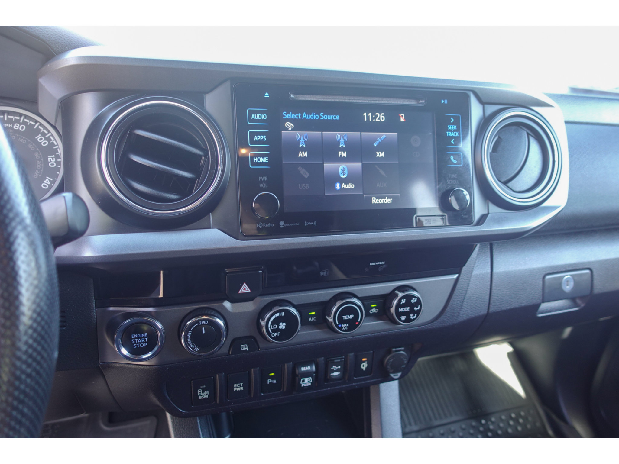 Used 2018 Toyota Tacoma TRD Off-Road w/ Technology Package AWD/4WD image 18