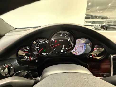Used 2016 Porsche Panamera 4 image 33