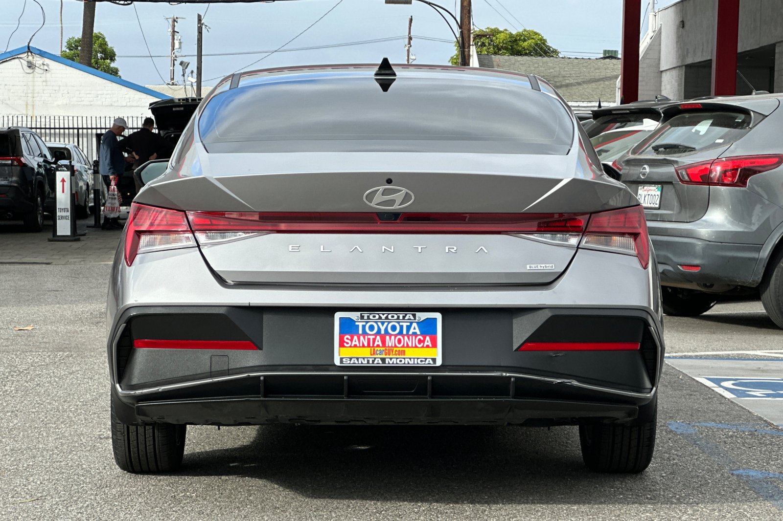 Used 2025 Hyundai Elantra Hybrid FWD image 5