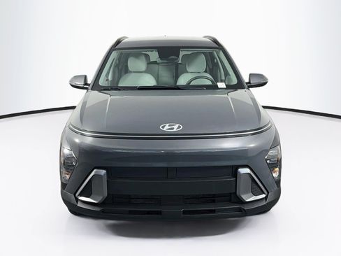 Used 2025 Hyundai Kona SEL FWD image 2