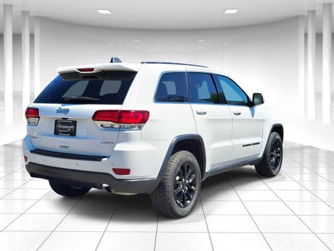 Certified 2022 Jeep Grand Cherokee Laredo X AWD/4WD image 3