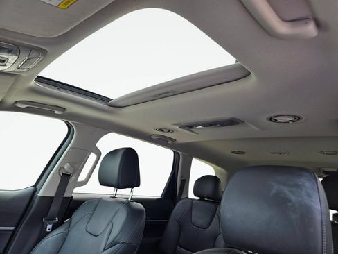 Used 2022 Kia Telluride S FWD image 17