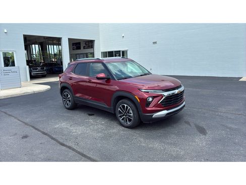 Used 2025 Chevrolet TrailBlazer LT AWD/4WD image 33