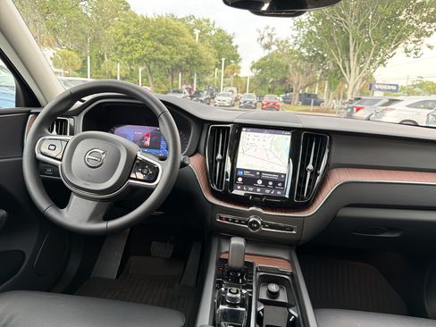 Certified 2024 Volvo XC60 B5 Plus w/ Protection Package Premier AWD/4WD image 30