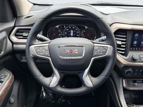 Used 2023 GMC Acadia Denali w/ Denali Technology Package FWD image 7