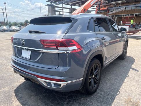 Used 2021 Volkswagen Atlas Cross Sport SE w/ Panoramic Sunroof Package FWD image 7