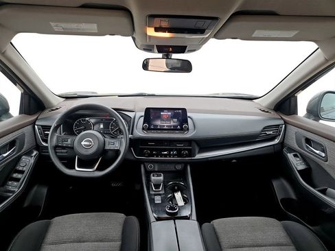 Used 2023 Nissan Rogue SV image 12