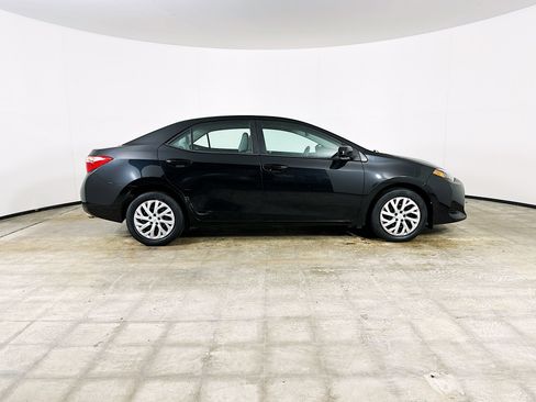 Used 2017 Toyota Corolla LE w/ Carpet Mat Package (TMS) FWD image 10