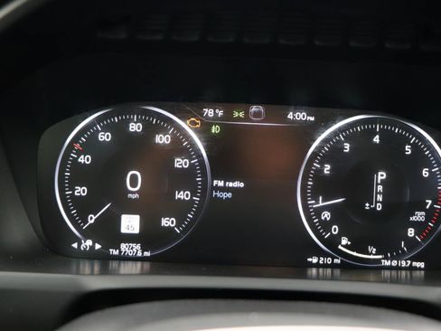 Used 2019 Volvo XC90 T6 Momentum AWD/4WD image 16