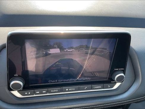 Used 2024 Nissan Rogue S AWD/4WD image 14