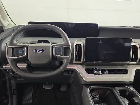 Certified 2025 Ford Expedition Active AWD/4WD image 12