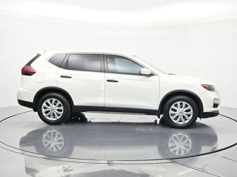 Used 2020 Nissan Rogue S FWD image 4