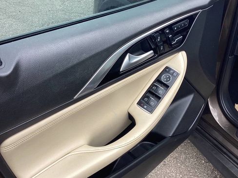 Used 2018 INFINITI QX30 AWD image 21