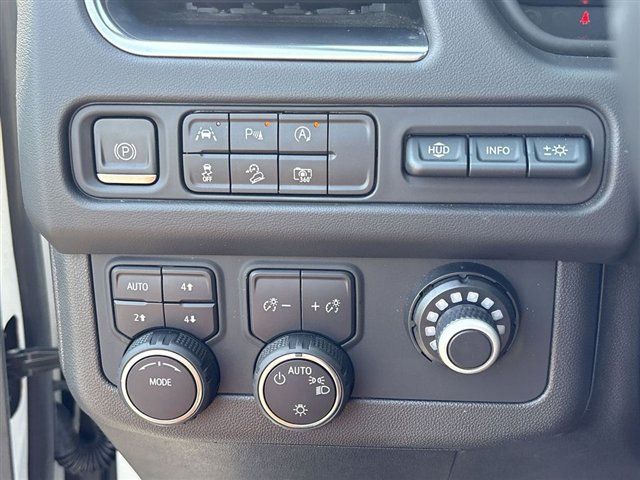 Certified 2023 Chevrolet Suburban High Country AWD/4WD image 18