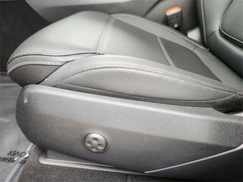 Certified 2025 Mercedes-Benz GLC 300 4MATIC image 9