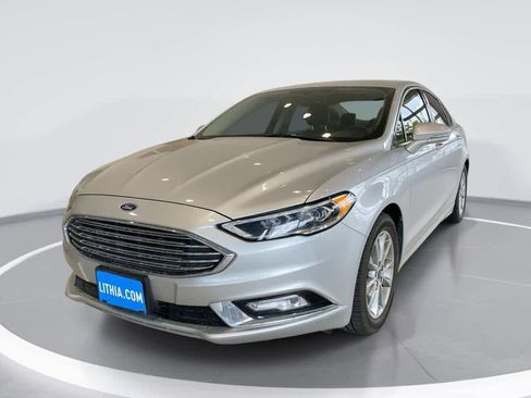 Used 2017 Ford Fusion SE w/ Fusion SE Technology Package FWD image 1
