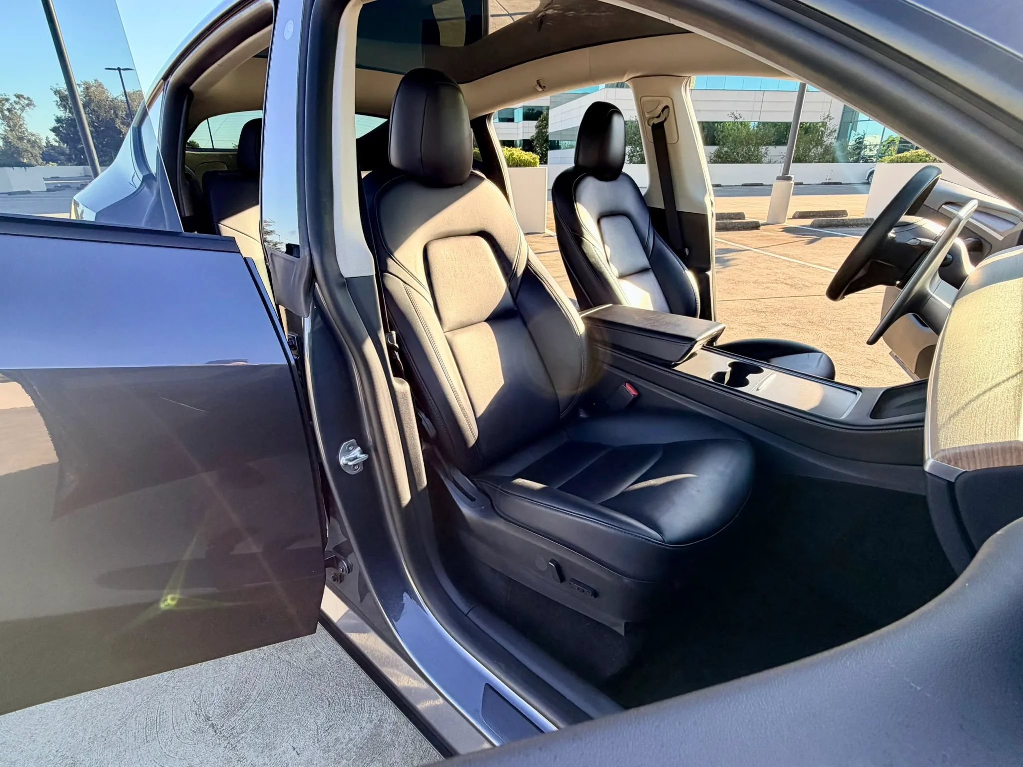 Used 2023 Tesla Model Y Long Range AWD/4WD image 21