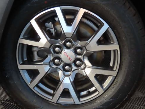 Used 2023 GMC Acadia SLT image 7