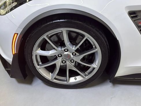 Used 2016 Chevrolet Corvette Z06 w/ 3LZ Preferred Equipment Group RWD image 27