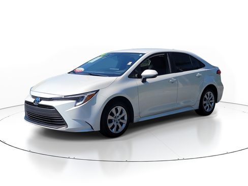 Certified 2024 Toyota Corolla LE FWD image 3
