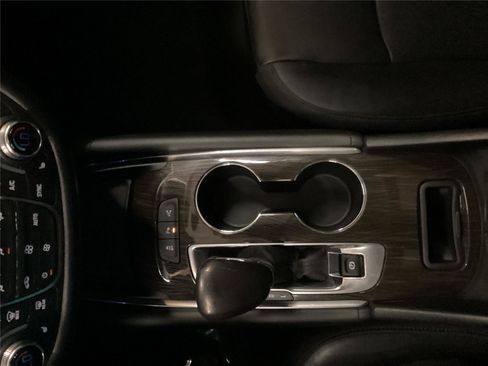 Used 2021 Chevrolet Malibu Premier FWD image 19