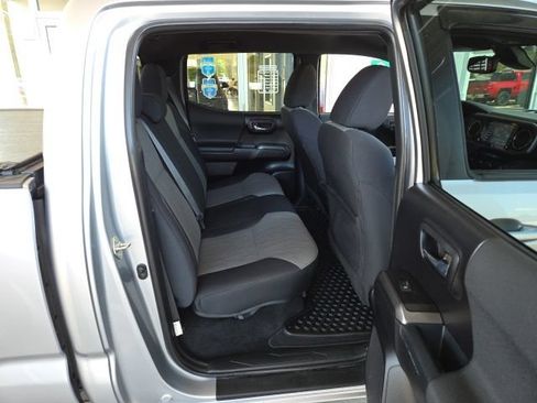 Used 2020 Toyota Tacoma TRD Sport AWD/4WD image 56