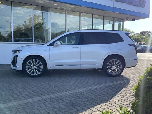 Used 2020 Cadillac XT6 Sport w/ Platinum Package AWD/4WD image 2