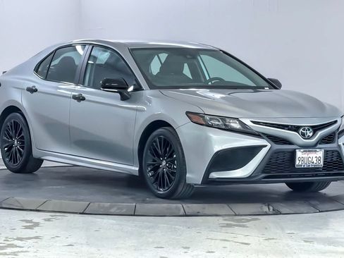 Used 2022 Toyota Camry SE w/ Carpet Mat Package (TMS) FWD image 9